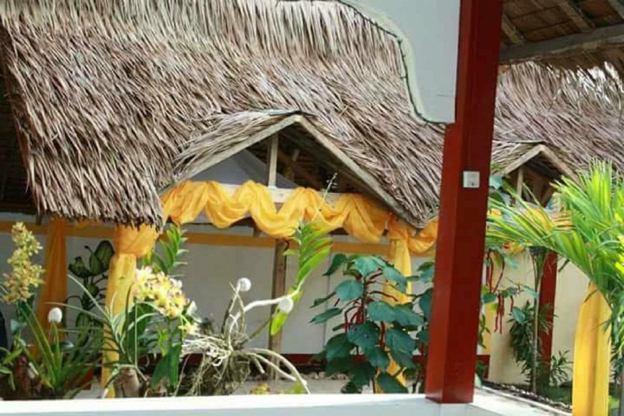 Traville Huts Palm Beach Inn Панглао Екстериор снимка