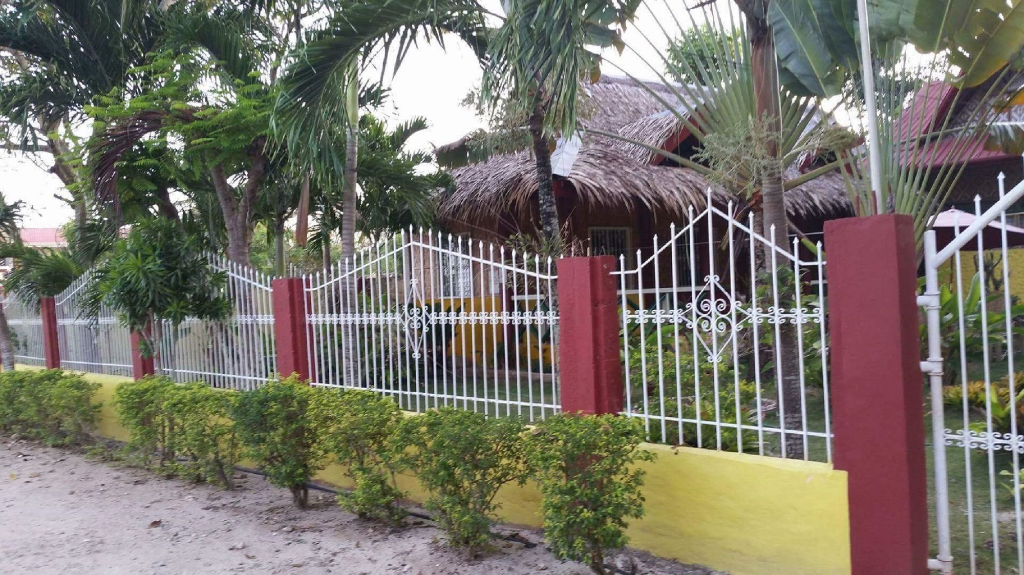Traville Huts Palm Beach Inn Панглао Екстериор снимка